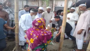 হামলায় ক্ষতিগ্রস্তদের খোঁজ-খবর নিচ্ছেন জানায়াত নেতা